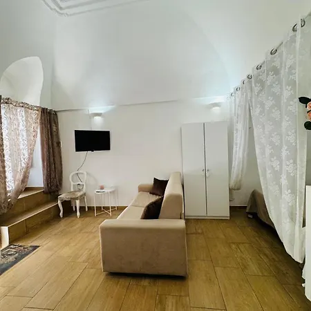 Civico 27 * Остуни